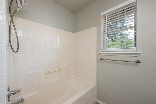 Building Photo - 1501 Tree Line Dr