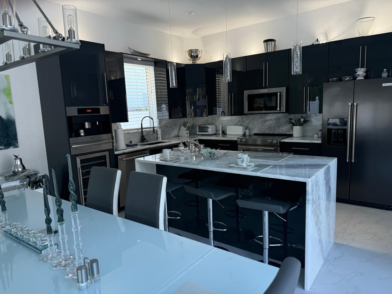 Building Photo - 830 Bailey St