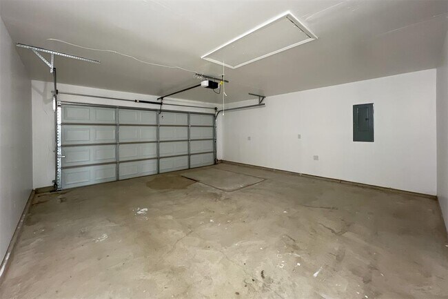 Building Photo - 4301 Driftwood Dr
