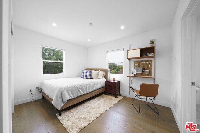 Building Photo - 848 N Las Palmas Ave