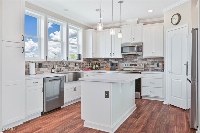 Building Photo - 3524 Fifth Ave