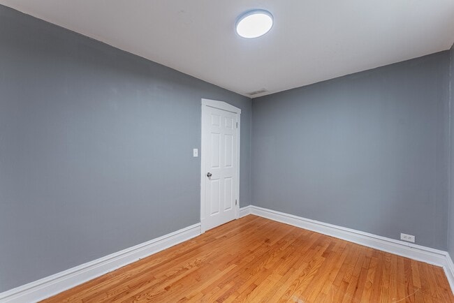 Building Photo - 4244 N Lawndale Ave