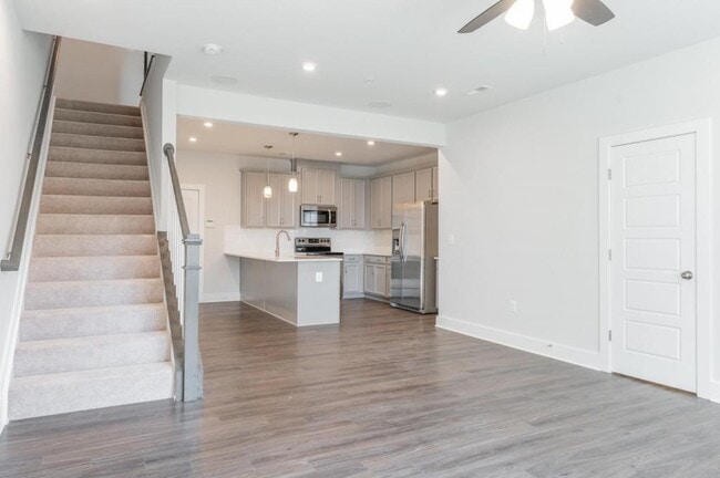 Building Photo - 2618 Lassen Dr