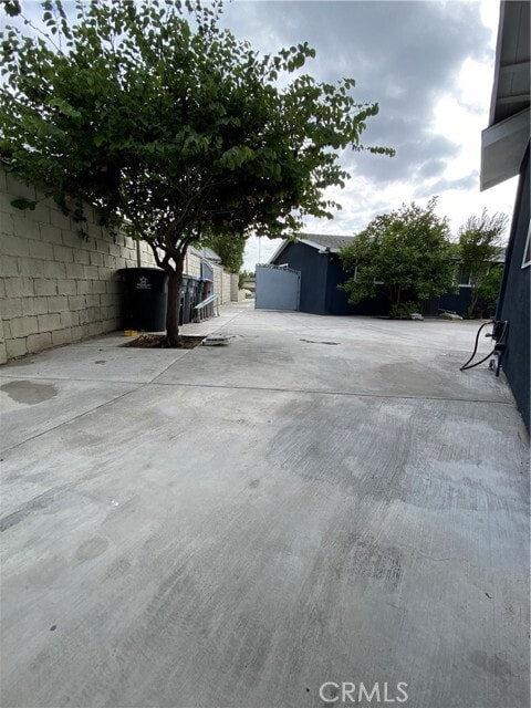 Building Photo - 1653 W Chateau Pl