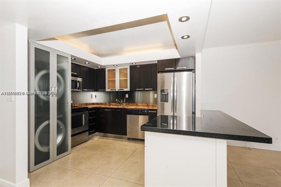 Building Photo - 1865 Brickell Ave