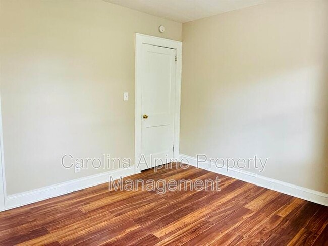 Building Photo - 606 S Ellis St