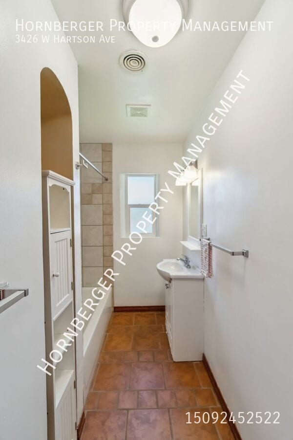 Building Photo - 3426 W Hartson Ave