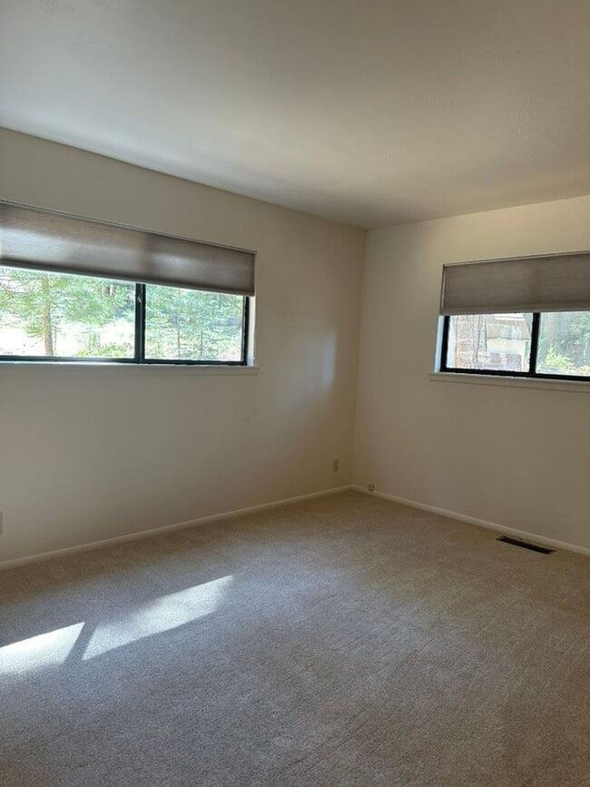 Building Photo - Long Term Lease in Glenshire- $2800