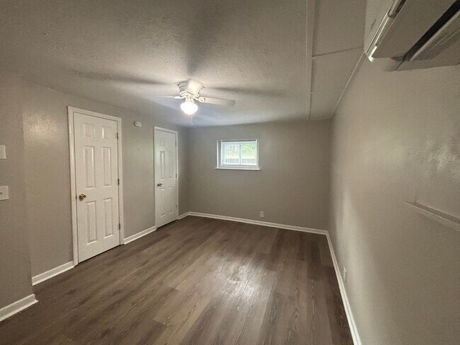Building Photo - 1701 Jackson Hollow Rd