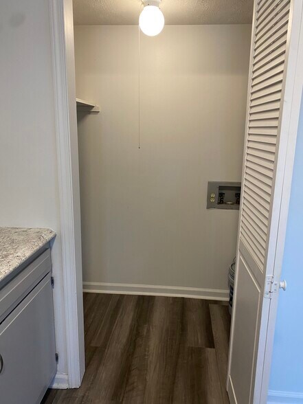 Building Photo - 506 Deer Lick Pl