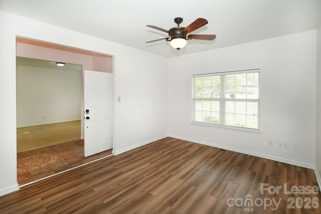 Building Photo - 4224 Lois Ln