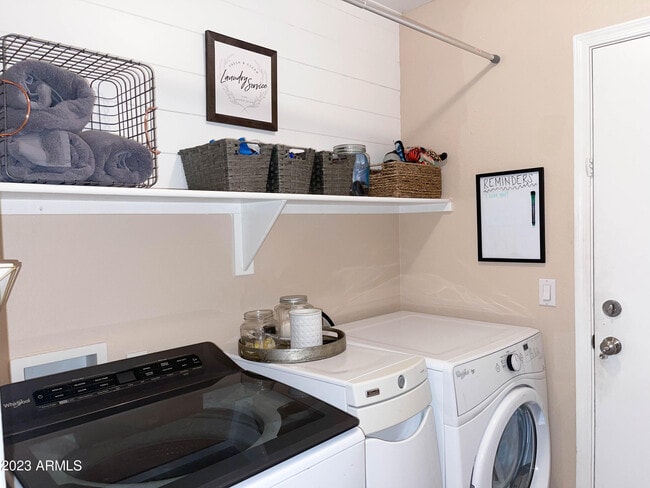 Building Photo - 1077 W Olive Ave