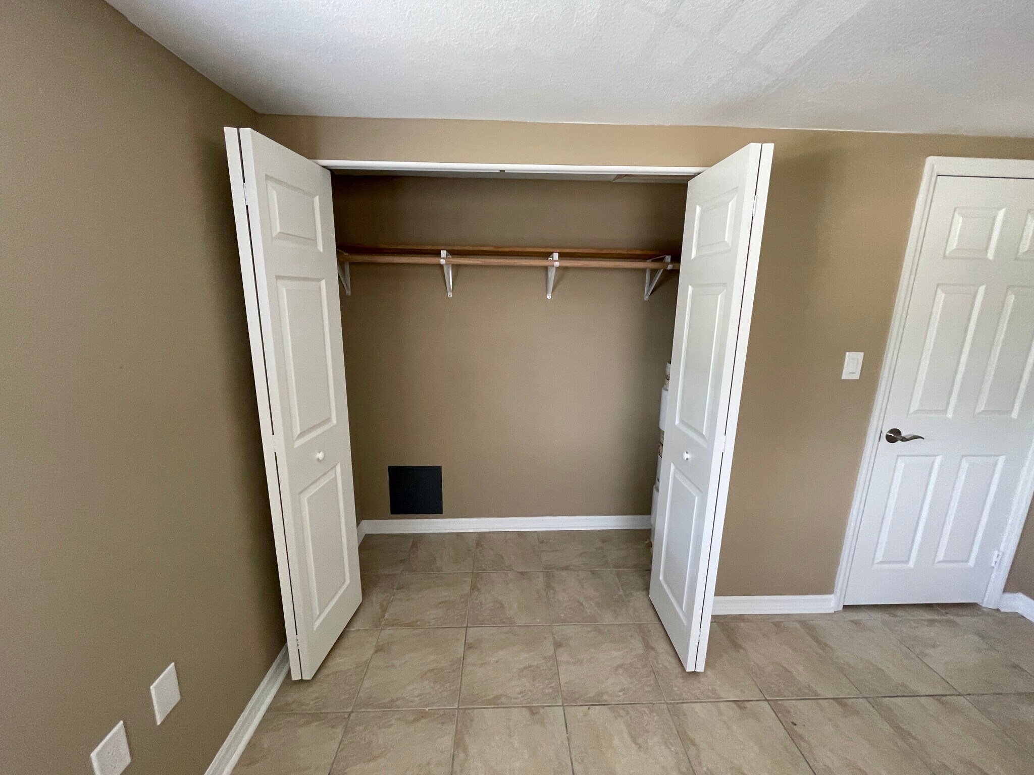 Building Photo - 1205 W Pierce St