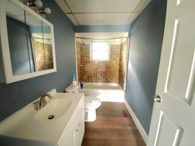 Building Photo - 528 Chenango St