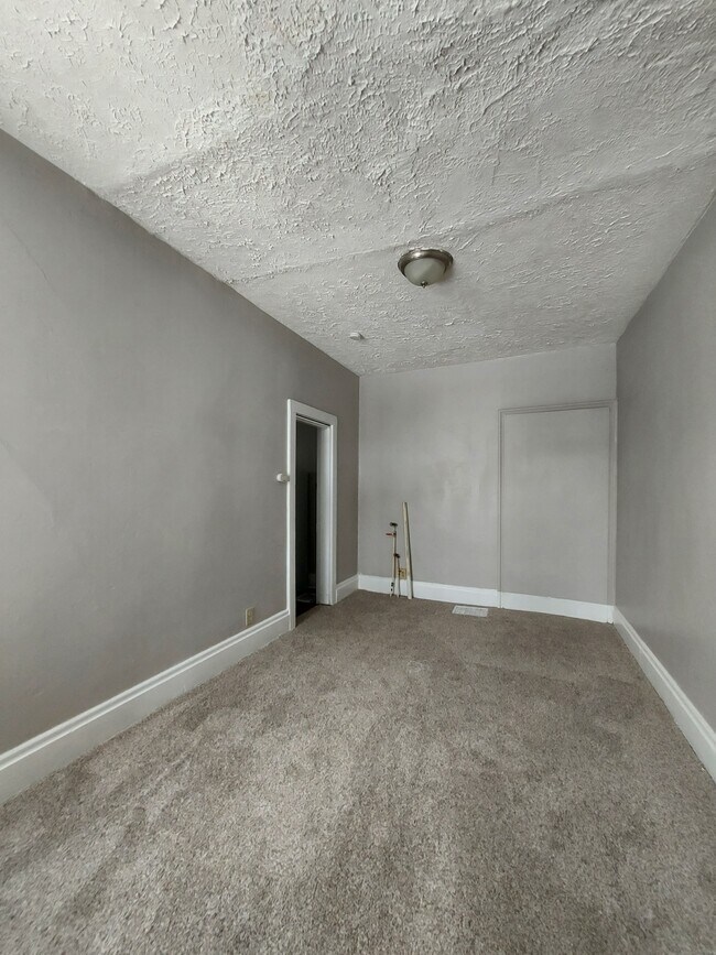 Building Photo - 242 W Main St