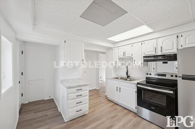 Building Photo - 4013 Caroline Ave