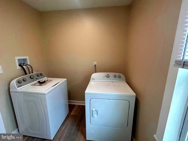 Building Photo - 1063 Tanyard Rd