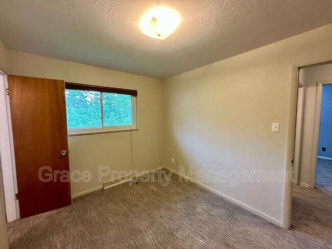 Building Photo - 852 S Quail Way