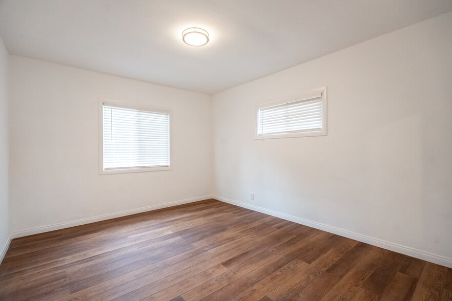 Building Photo - 15942 Devonshire St