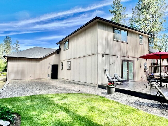 Building Photo - Suncrest Rental with large manicured lawn