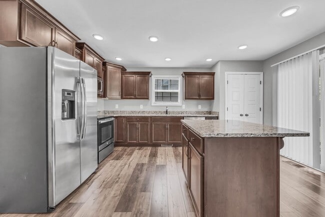 Building Photo - 843 Crestone Ln