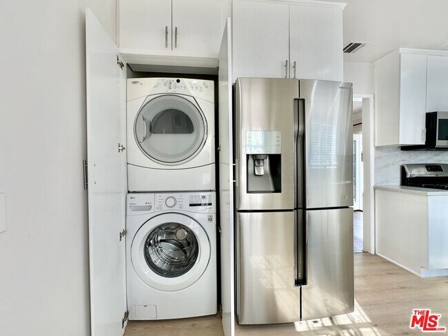 Building Photo - 1206 Greenacre Ave