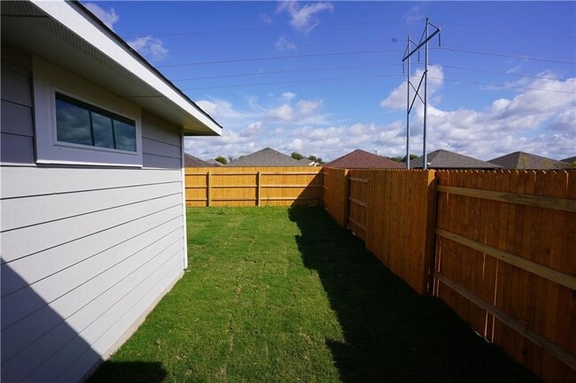 Building Photo - 131 Trailstone Dr