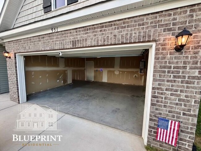 Building Photo - Single story living 2025 build with custom layout and many upgrades! Private backyard! Available ...