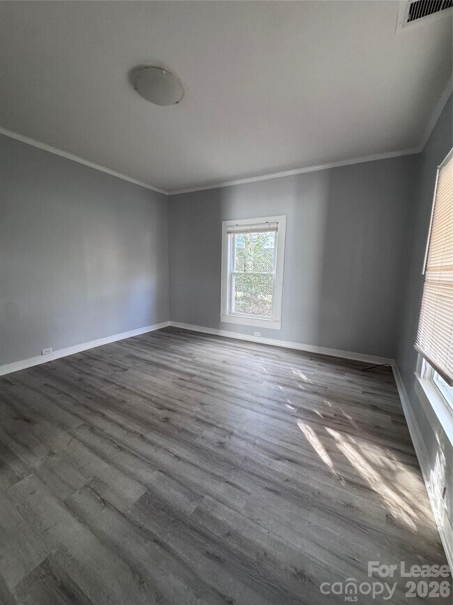 Building Photo - 65 White St SW