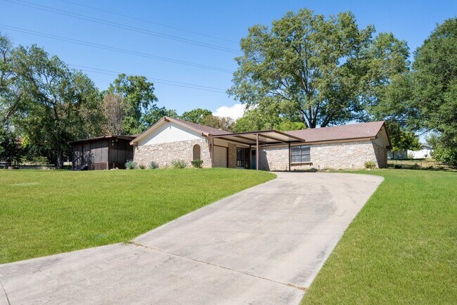 Building Photo - Spacious 4-Bedroom Retreat with Fireplace & Island Kitchen in New Braunfels