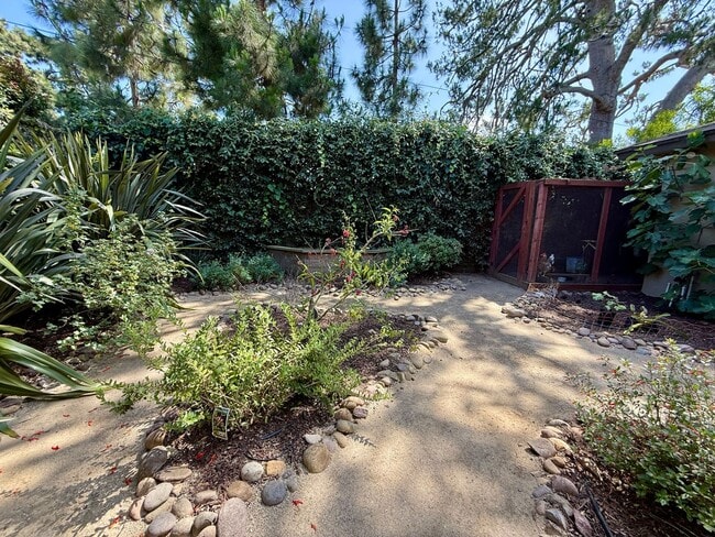 Building Photo - Unique 4 Bedroom House with OCEAN VIEWS in Sunset Cliffs! Fully Furnished! 6 Month Lease Term!