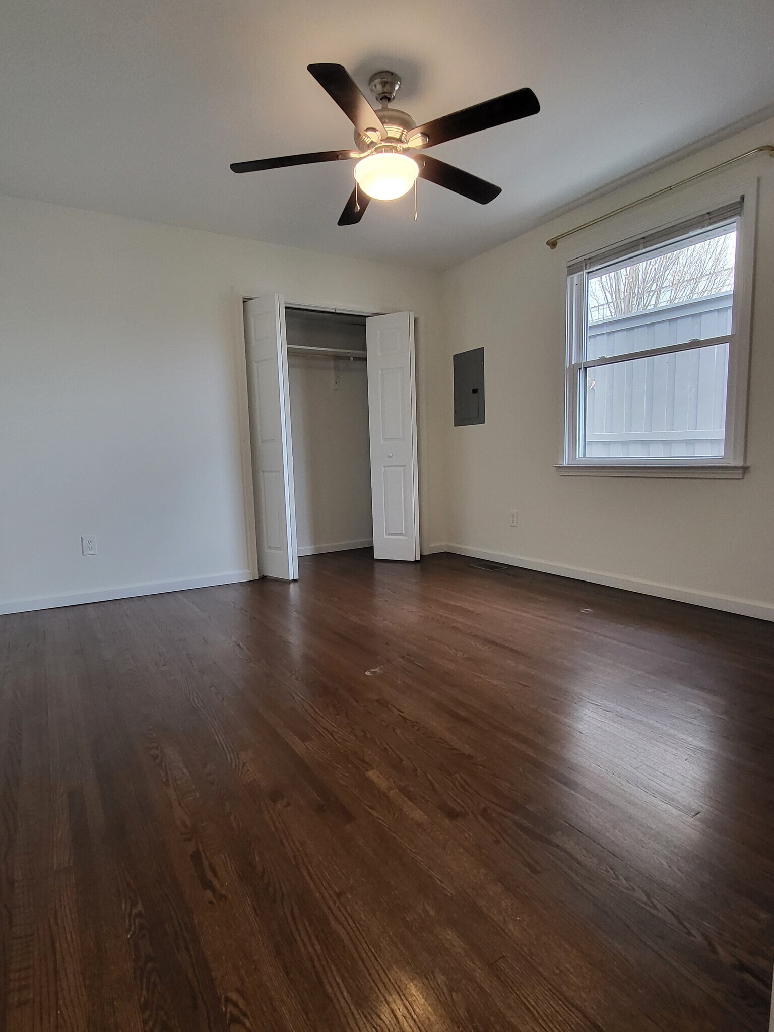 Second bedroom - 1512A Sweetbriar Ave