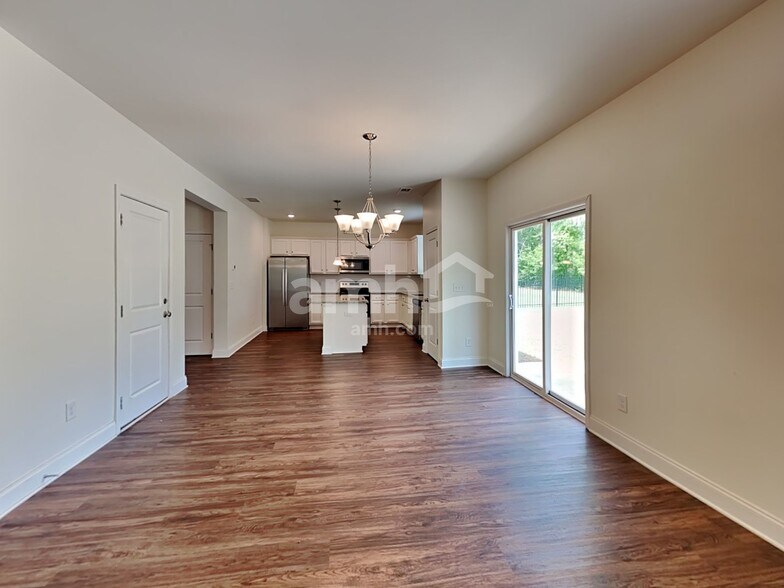 Building Photo - 603 Lake Vista Dr