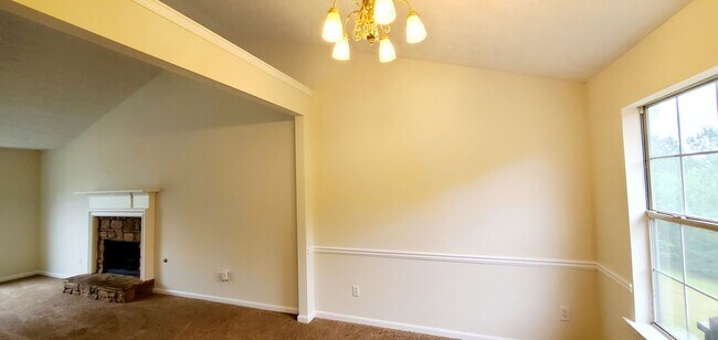 Building Photo - 10600 Redbud Ln