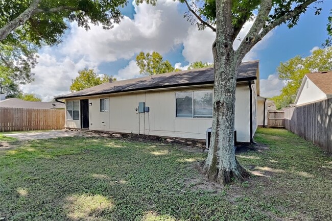 Building Photo - 6823 Harpers Dr
