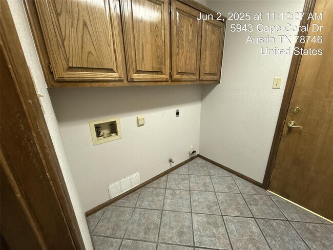Building Photo - 5943 Cape Coral Dr