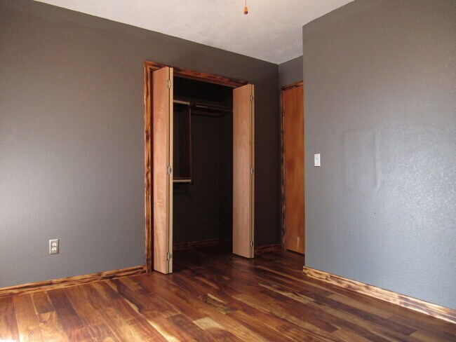 Building Photo - 10432 Fairfax Ln