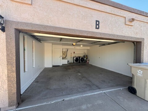 Building Photo - 16739 E Ashbrook Dr
