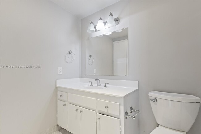 Building Photo - 4200 Hillcrest Dr