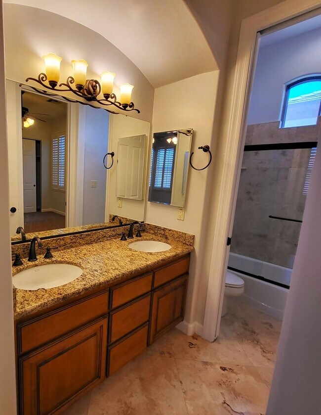 Building Photo - FIRST 2 WEEKS RENT FREE!!! BEAUTIFUL HOME ...