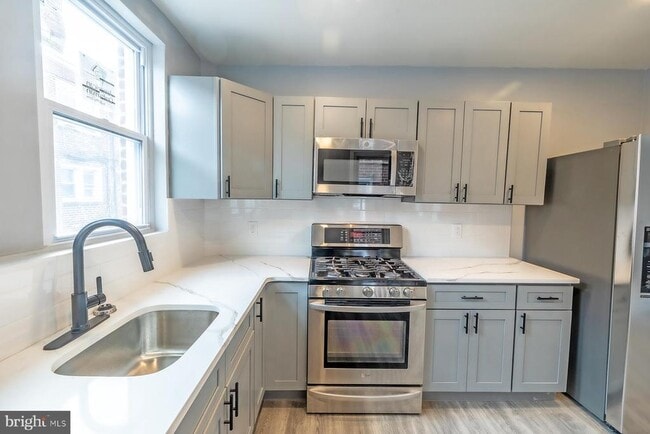 Building Photo - 3104 Stirling St