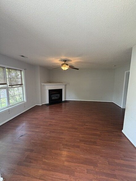 Building Photo - 2502 Bluff View Ct