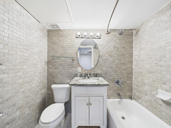 Building Photo - 5333 Richmond Ave.