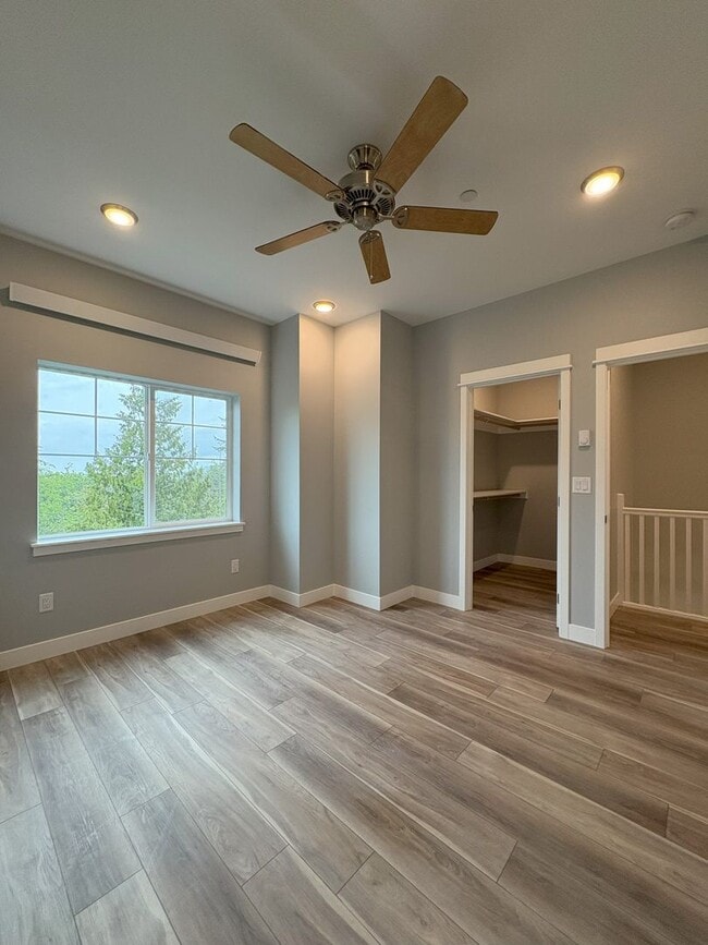 Building Photo - Townhome with amazing nature view