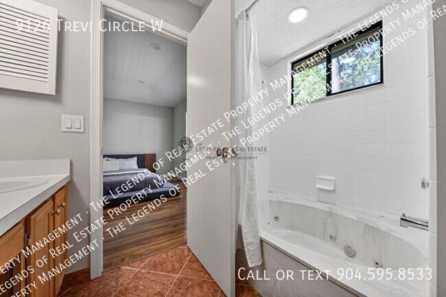Building Photo - 9126 Trevi Cir W