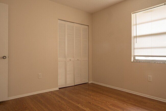 Building Photo - Bayou Oaks-Summer Lakes