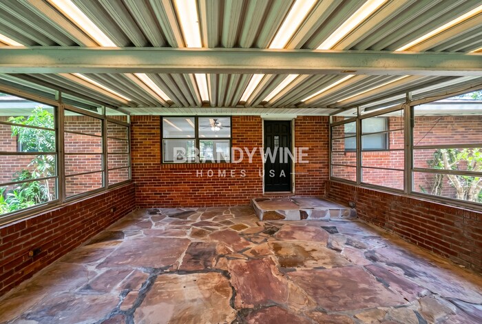 Building Photo - 2454 Buttonwood Dr