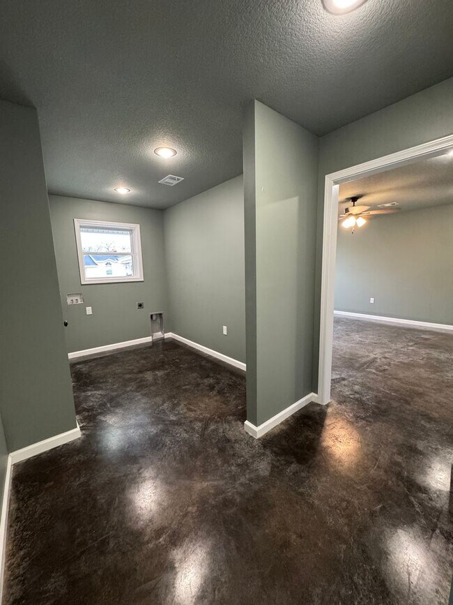 Building Photo - Brand New 3 Bed / 2 Bath In Trumann Available Now!