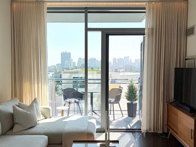 Balcony - 1500 N Halsted St