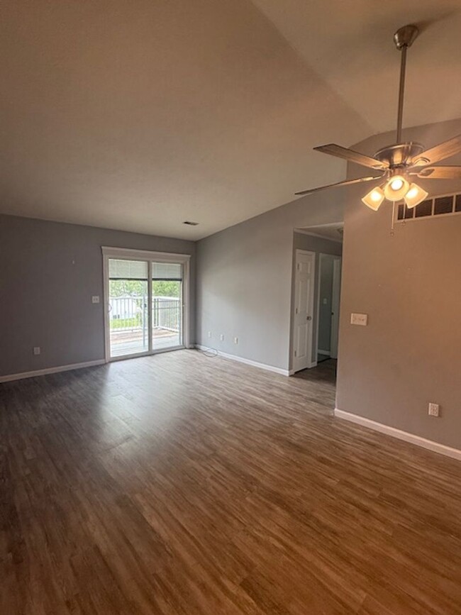 Building Photo - 142-156 Goldenrod